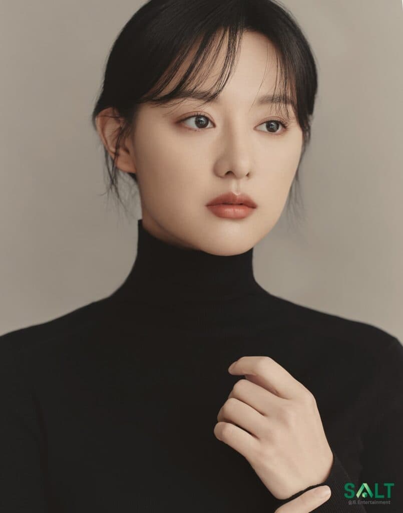 Vogue Korea: Kim Ji Won Hóa Thân Thành Nữ Thần Kiêu Sa