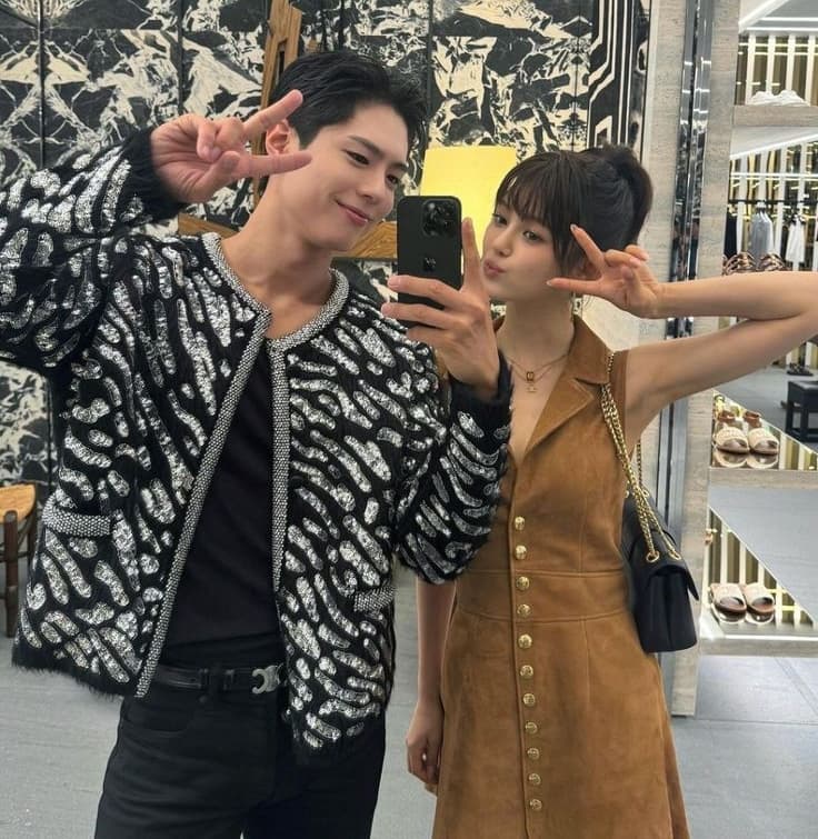 Park Bo Gum và Danielle chiếm trọn spotlight tại Osaka