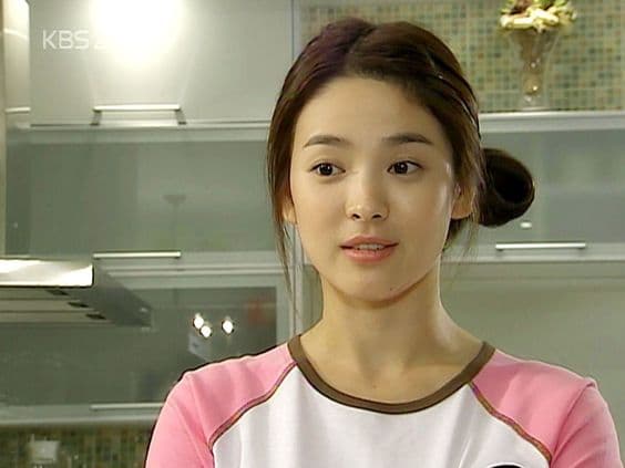 Song Hye Kyo: Vẻ đẹp &#8220;bất bại&#8221; cùng Y2K style &#8220;gây thương nhớ&#8221;