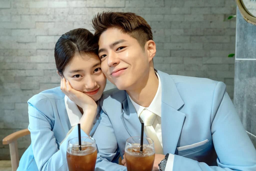 Park Bo Gum Tung Bộ Ảnh Hẹn Hò Siêu Ngọt Ngào Cùng Người Yêu Trong Phim Mới