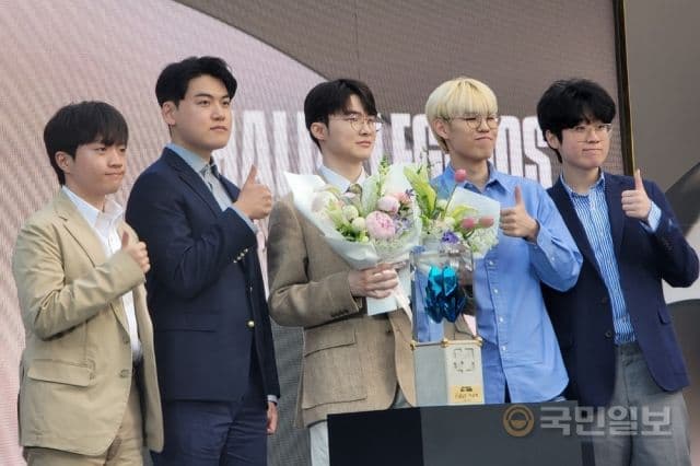 Faker – Cao thủ từ 18 tuổi và trở thành huyền thoại đầu tiên của LoL