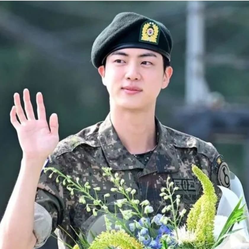 Sự Trở Lại Của Jin: Ngôi Sao Đầu Tiên Của BTS Hoàn Thành Nghĩa Vụ Quân Sự