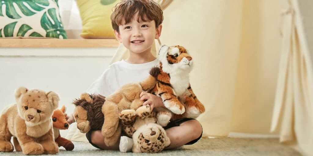 PLUSY PLUSY – Mang Thế Giới Gấu Bông Đến Bé Yêu Của Bạn