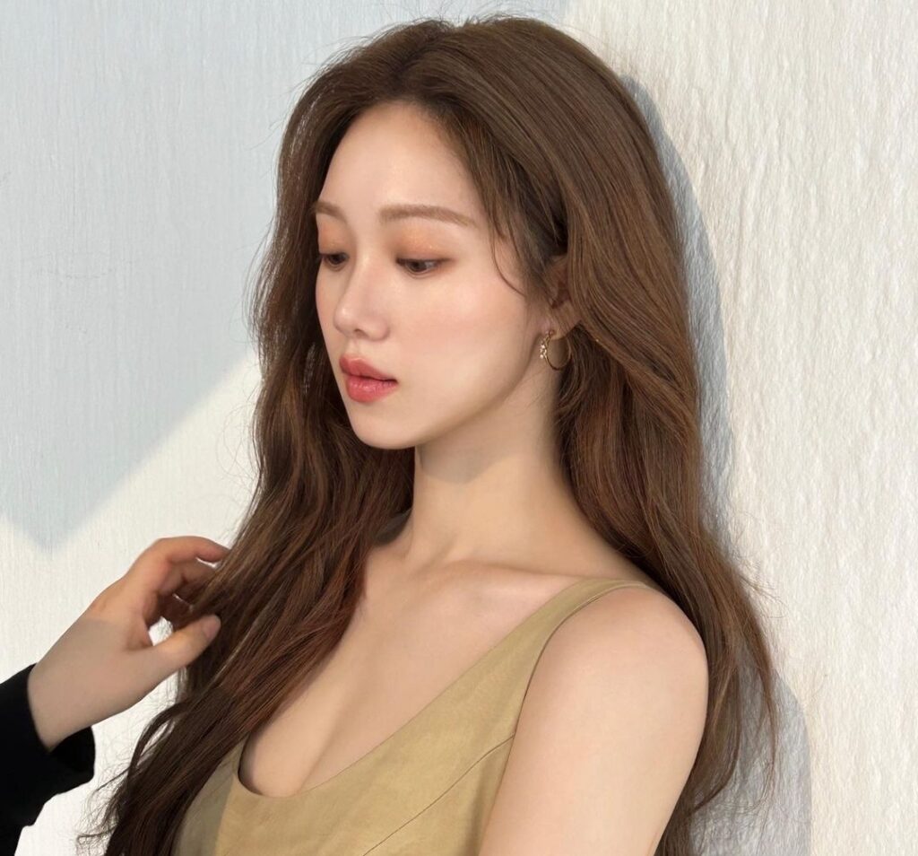 Lee Sung Kyung hóa thân thành công chúa Jasmine trong vở nhạc kịch “Aladdin”