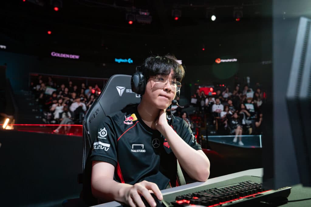 T1 Zeus Choi Woo-je: Tự Phê Bình Và Kỳ Vọng Vào Sự Phát Triển Của T1