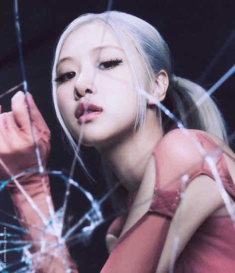 YG lại bị “soi” doanh thu thấp hơn cả trang sức của Rosé (Blackpink)