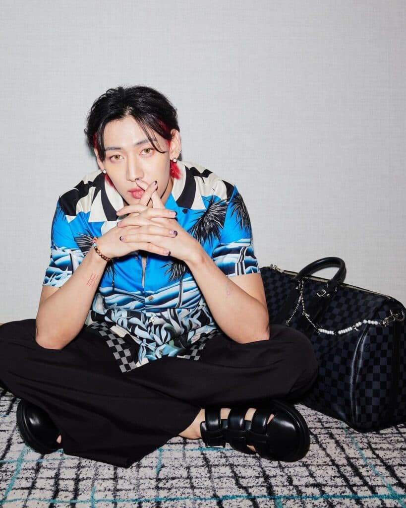 Fan lo lắng với dòng caption “I just want to sleep…” của BamBam