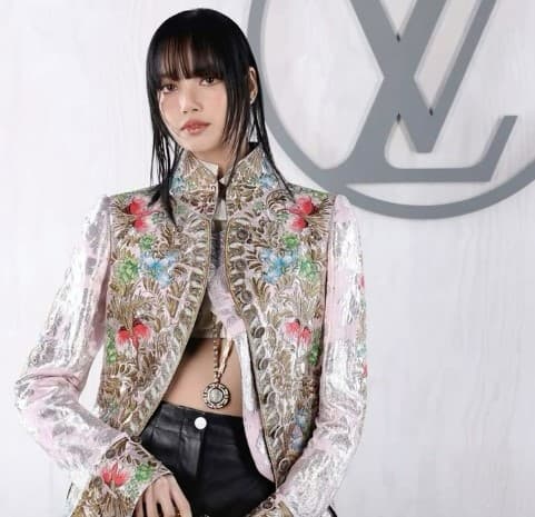 Phản Ứng Của Lisa Trước Tin Đồn Với Dominic Fike