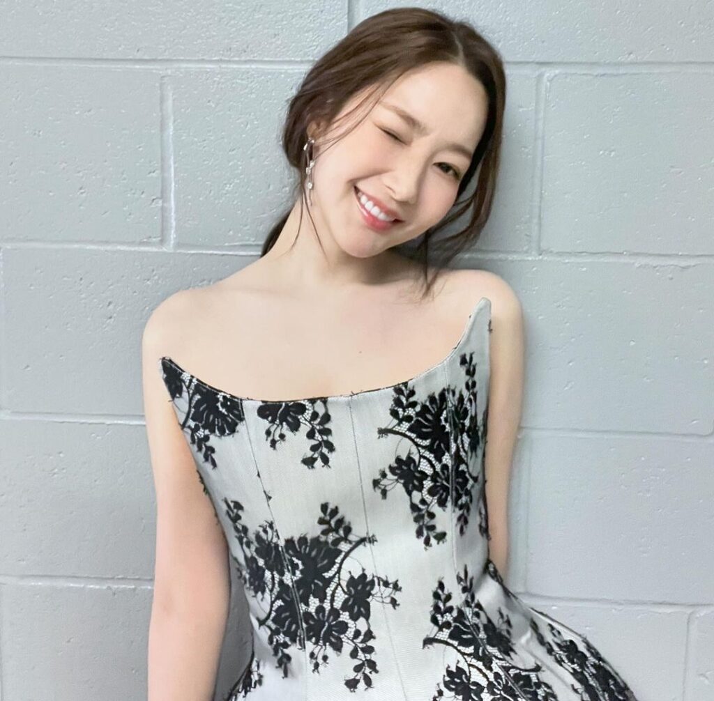 Park Min Young đẹp không tì vết tại KCON Los Angeles