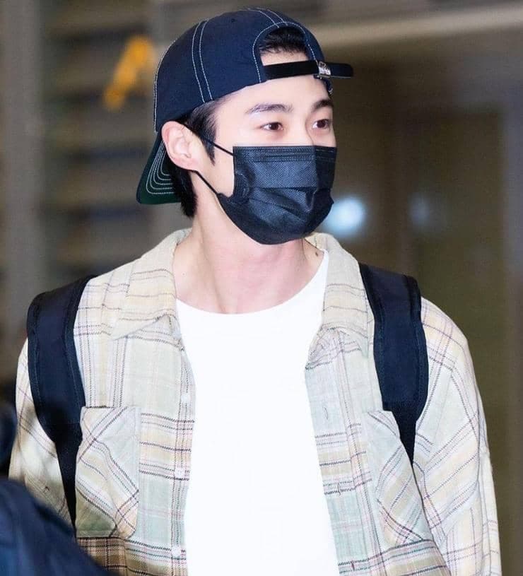 Byeon Woo Seok dừng hợp đồng với công ty bảo vệ sau sự cố