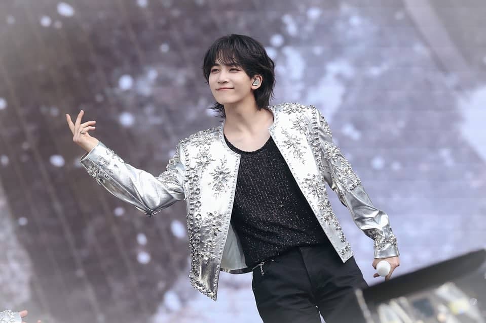 Jeonghan SEVENTEEN bị Sasaengfan “spoil” lịch nhập ngũ