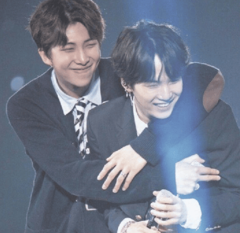 Động thái RM (BTS) giữa sự cố của Suga