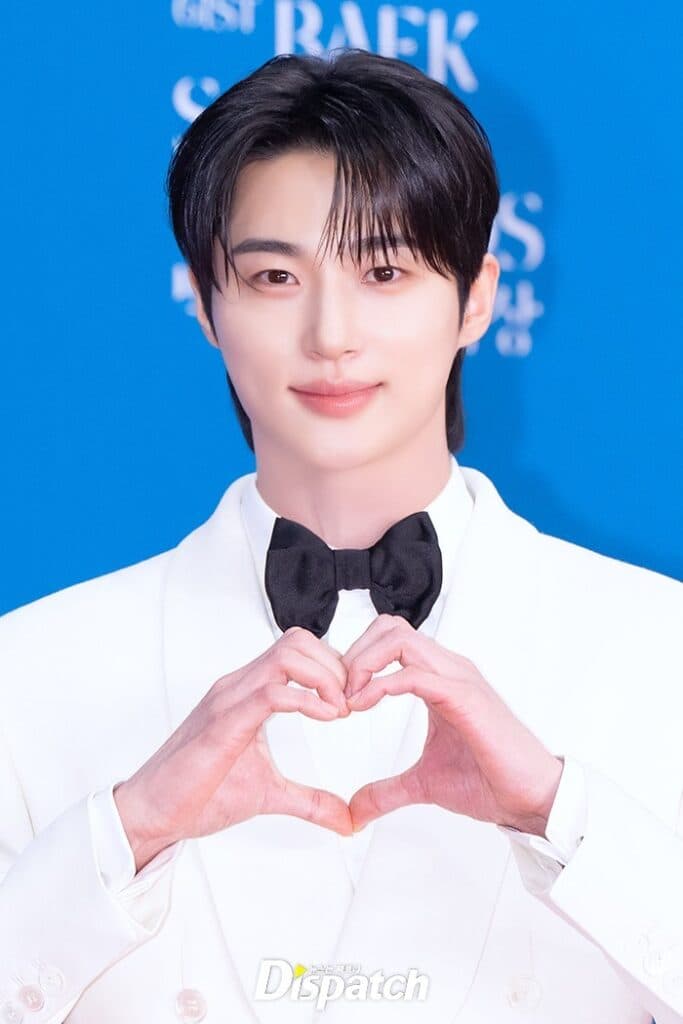 BYUN WOO-SEOK LAN TỎA HY VỌNG CHO CỘNG ĐỒNG