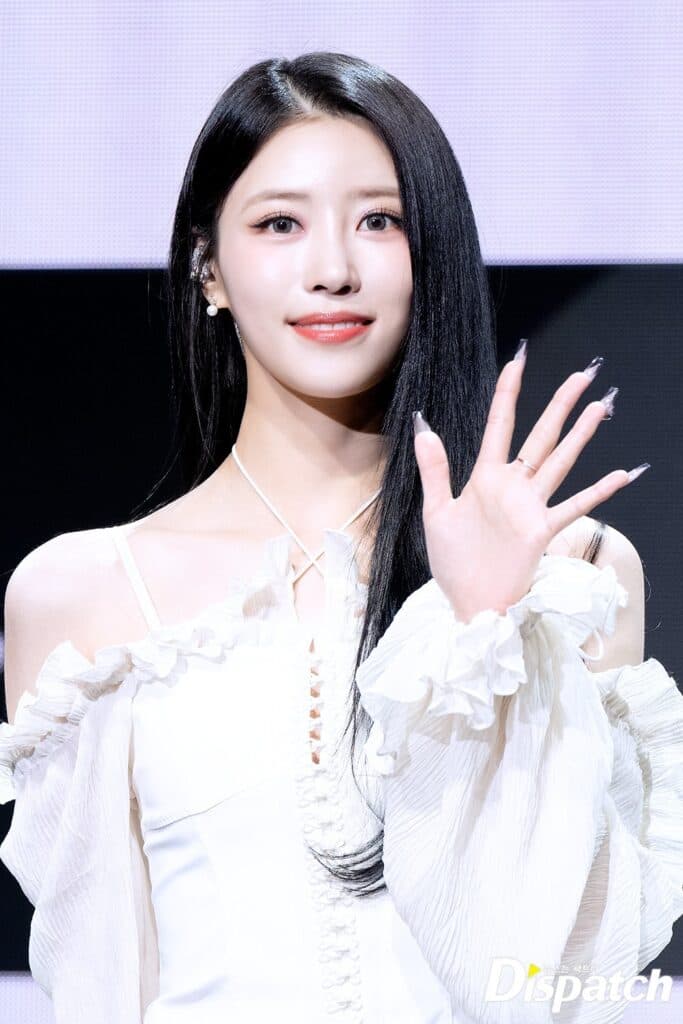 LEE MI JOO PHỦ NHẬN HẸN HÒ VỚI CẦU THỦ BÓNG CHÀY LEE JIN YOUNG